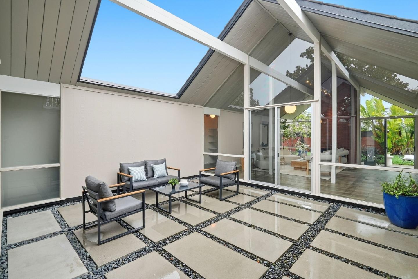 Detail Gallery Image 4 of 44 For 923 Mackenzie Dr, Sunnyvale,  CA 94087 - 4 Beds | 2 Baths