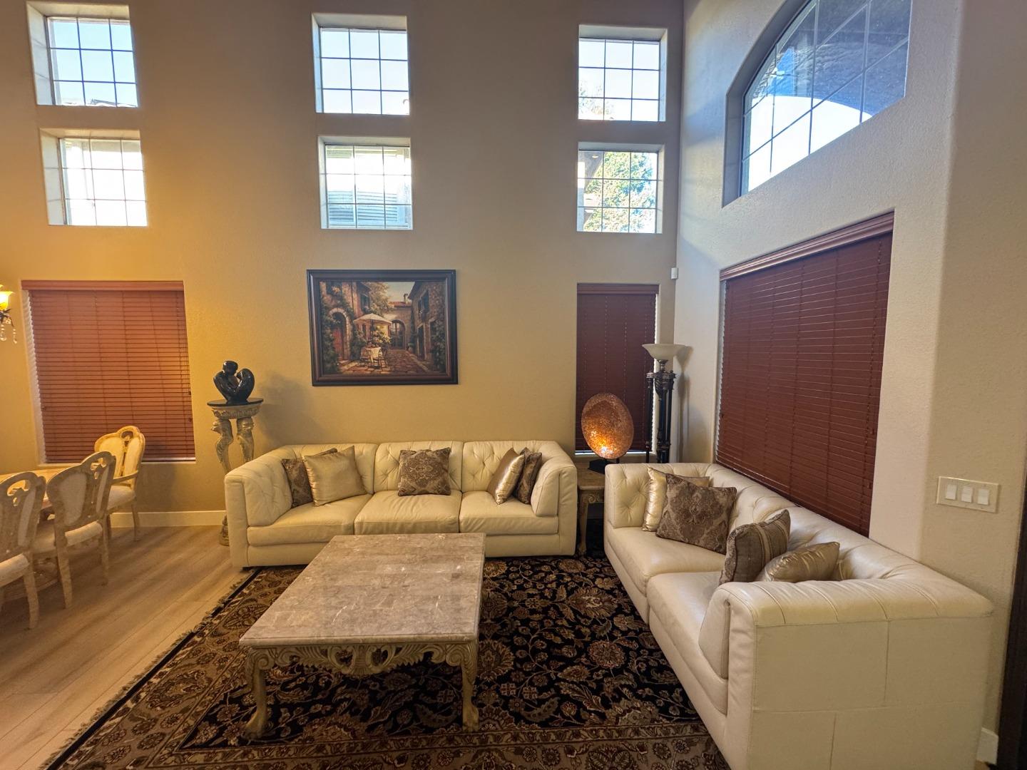 Detail Gallery Image 4 of 53 For 10 Rhine Cir, Salinas,  CA 93906 - 5 Beds | 3 Baths