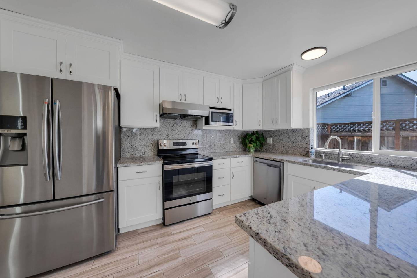 Detail Gallery Image 12 of 30 For 831 Vespucci Ln, Foster City,  CA 94404 - 3 Beds | 1/1 Baths