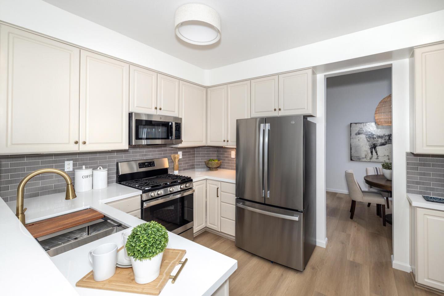 Detail Gallery Image 7 of 16 For 429 S Frances St, Sunnyvale,  CA 94086 - 3 Beds | 2/1 Baths