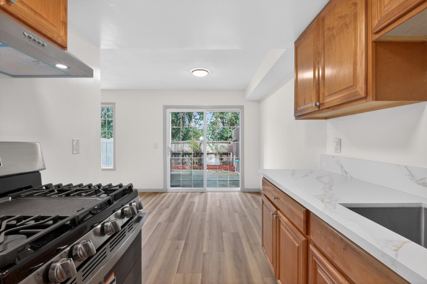 Detail Gallery Image 3 of 26 For 786 Simpson Pl, Santa Rosa,  CA 95401 - 3 Beds | 2 Baths