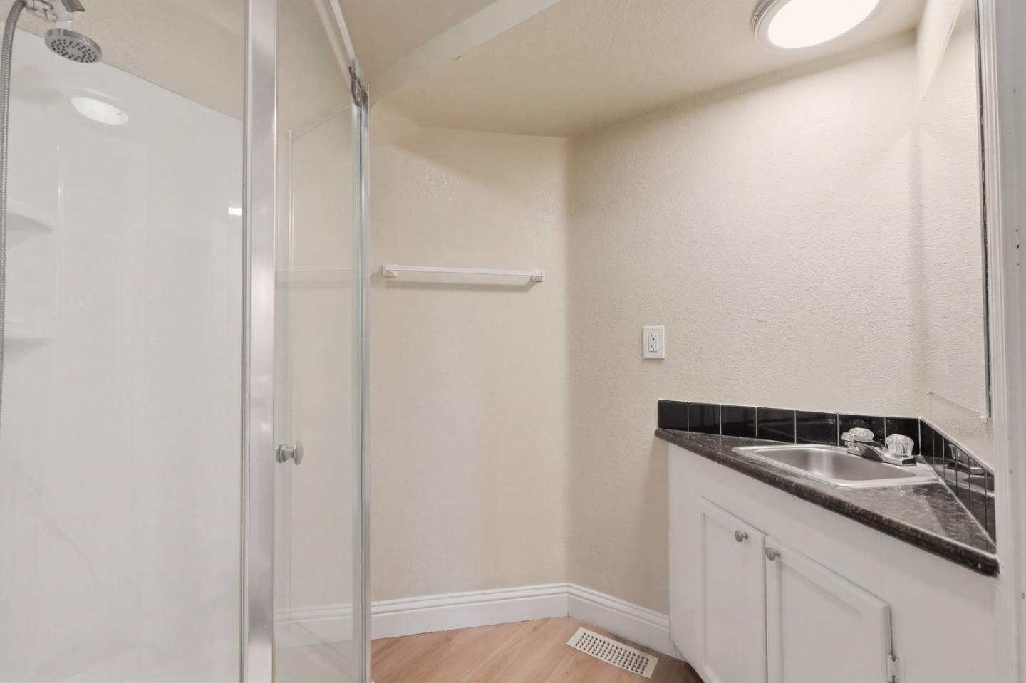 Detail Gallery Image 18 of 25 For 325 E Saint John St, San Jose,  CA 95112 - 9 Beds | 4 Baths