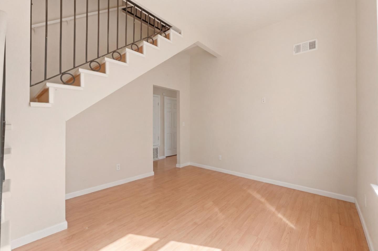 Detail Gallery Image 5 of 25 For 325 E Saint John St, San Jose,  CA 95112 - 9 Beds | 4 Baths