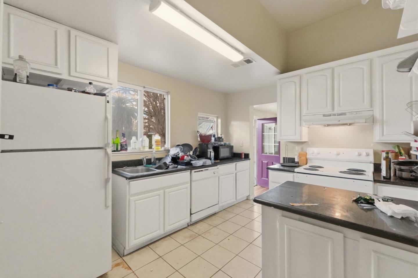 Detail Gallery Image 7 of 25 For 325 E Saint John St, San Jose,  CA 95112 - 9 Beds | 4 Baths