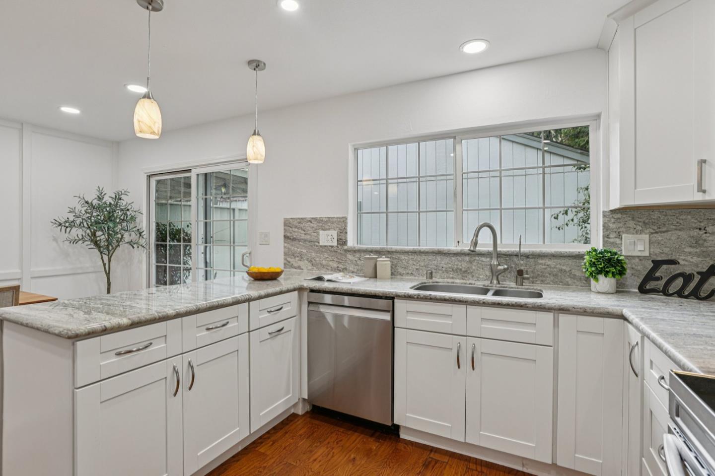 Detail Gallery Image 11 of 32 For 1512 Huddersfield Ct, San Jose,  CA 95126 - 3 Beds | 2/1 Baths