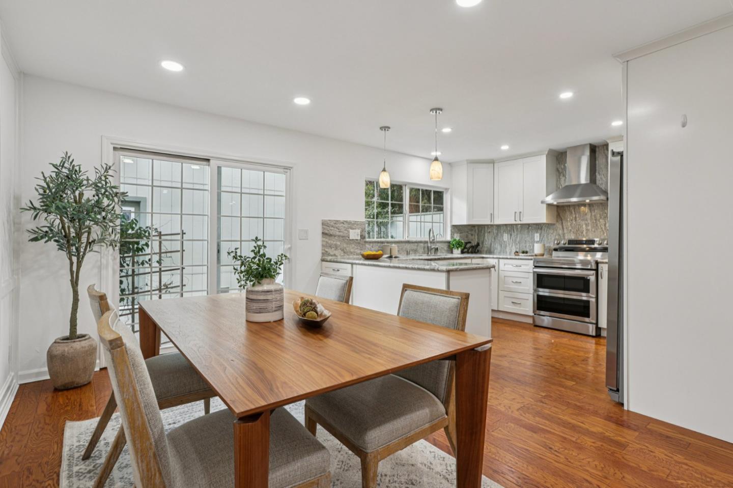 Detail Gallery Image 12 of 32 For 1512 Huddersfield Ct, San Jose,  CA 95126 - 3 Beds | 2/1 Baths