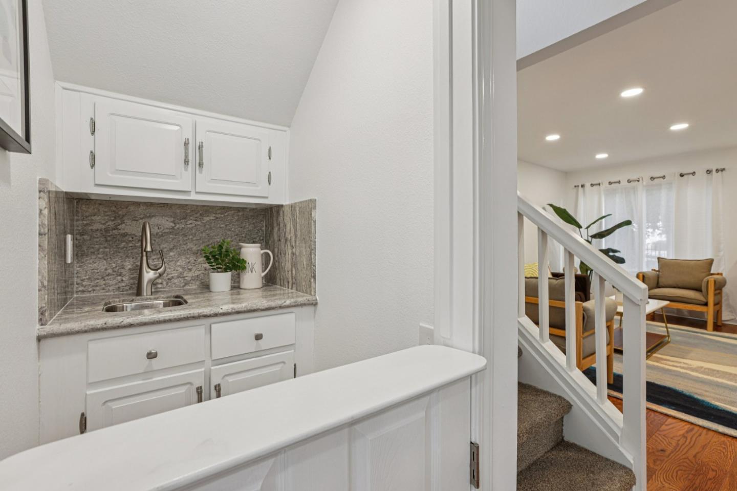Detail Gallery Image 5 of 32 For 1512 Huddersfield Ct, San Jose,  CA 95126 - 3 Beds | 2/1 Baths