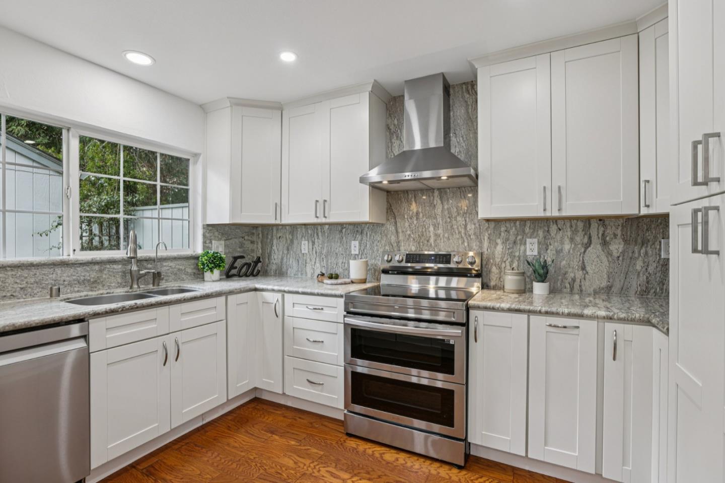 Detail Gallery Image 9 of 32 For 1512 Huddersfield Ct, San Jose,  CA 95126 - 3 Beds | 2/1 Baths