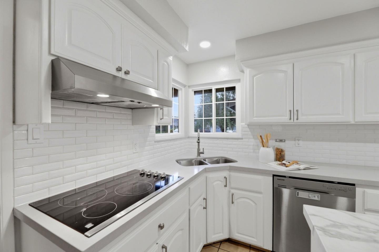 Detail Gallery Image 10 of 36 For 503 Chinook, San Jose,  CA 95123 - 3 Beds | 2 Baths