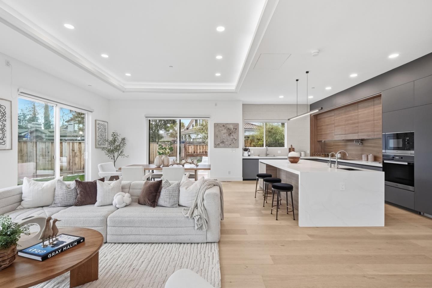 Detail Gallery Image 11 of 79 For 395 Martens Ave, Mountain View,  CA 94040 - 6 Beds | 6/1 Baths