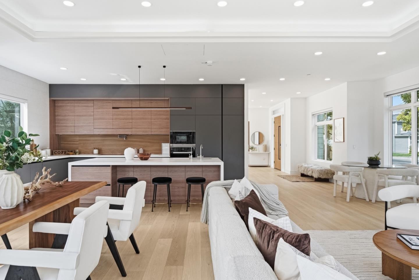 Detail Gallery Image 18 of 79 For 395 Martens Ave, Mountain View,  CA 94040 - 6 Beds | 6/1 Baths