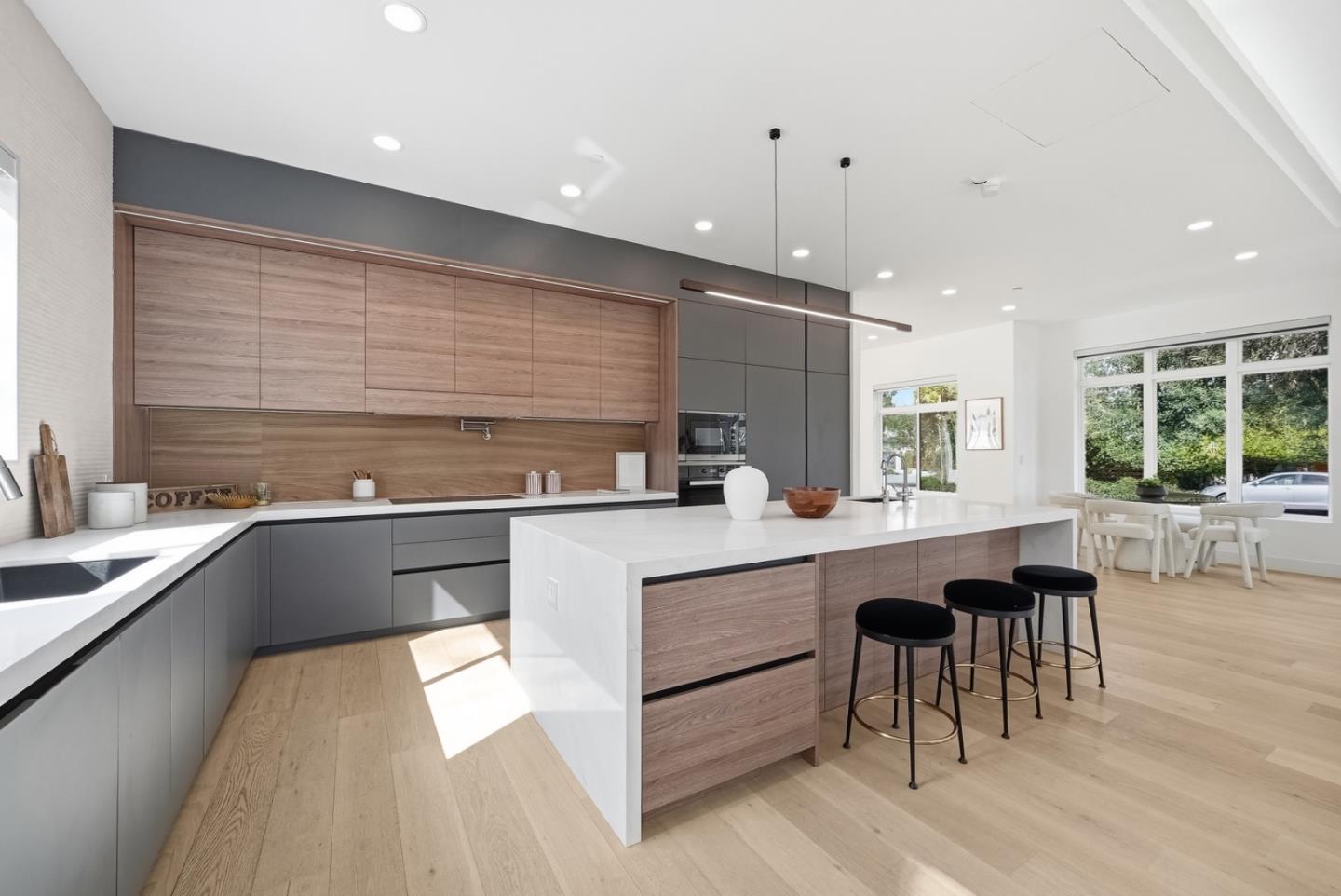 Detail Gallery Image 19 of 79 For 395 Martens Ave, Mountain View,  CA 94040 - 6 Beds | 6/1 Baths