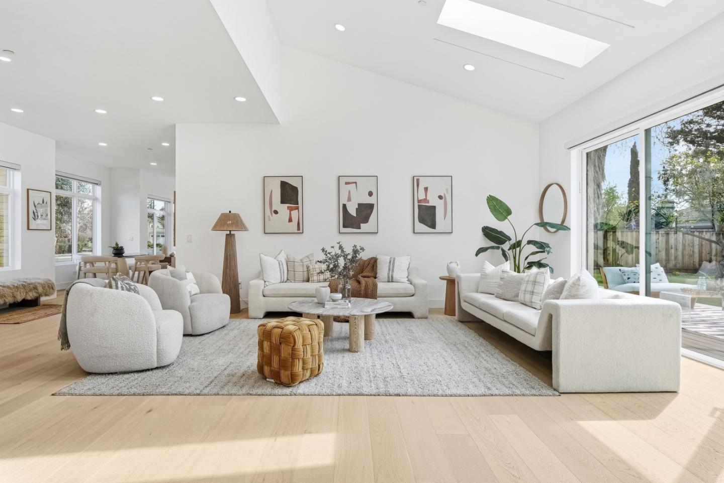 Detail Gallery Image 2 of 79 For 395 Martens Ave, Mountain View,  CA 94040 - 6 Beds | 6/1 Baths