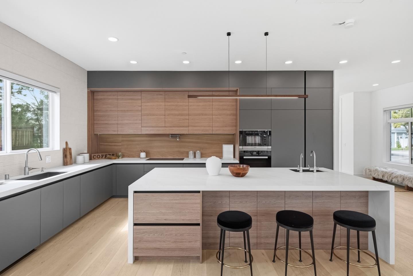 Detail Gallery Image 20 of 79 For 395 Martens Ave, Mountain View,  CA 94040 - 6 Beds | 6/1 Baths