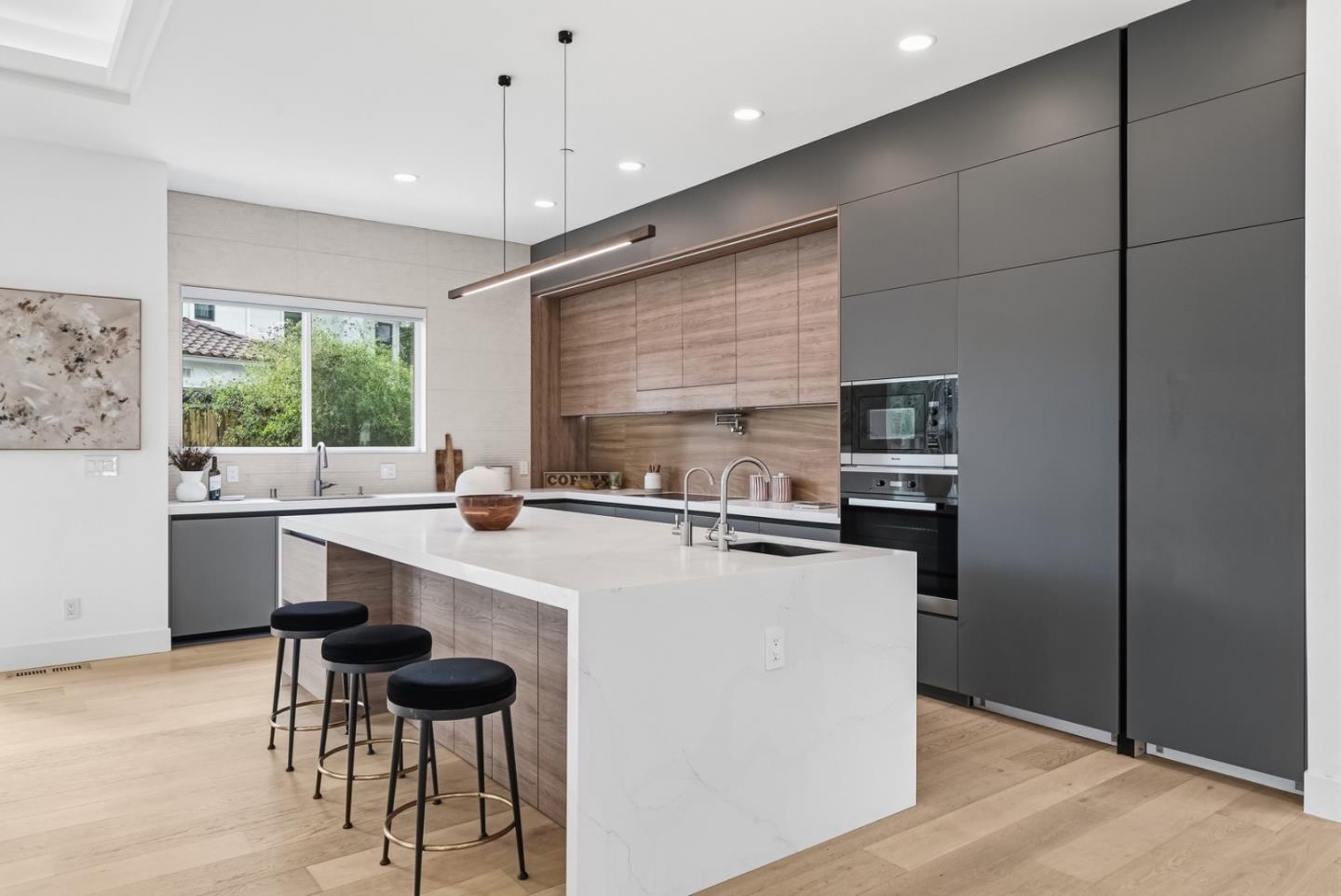 Detail Gallery Image 21 of 79 For 395 Martens Ave, Mountain View,  CA 94040 - 6 Beds | 6/1 Baths