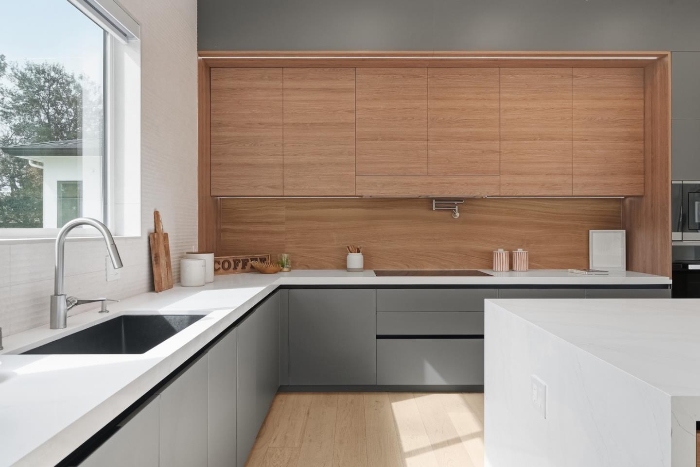 Detail Gallery Image 23 of 79 For 395 Martens Ave, Mountain View,  CA 94040 - 6 Beds | 6/1 Baths