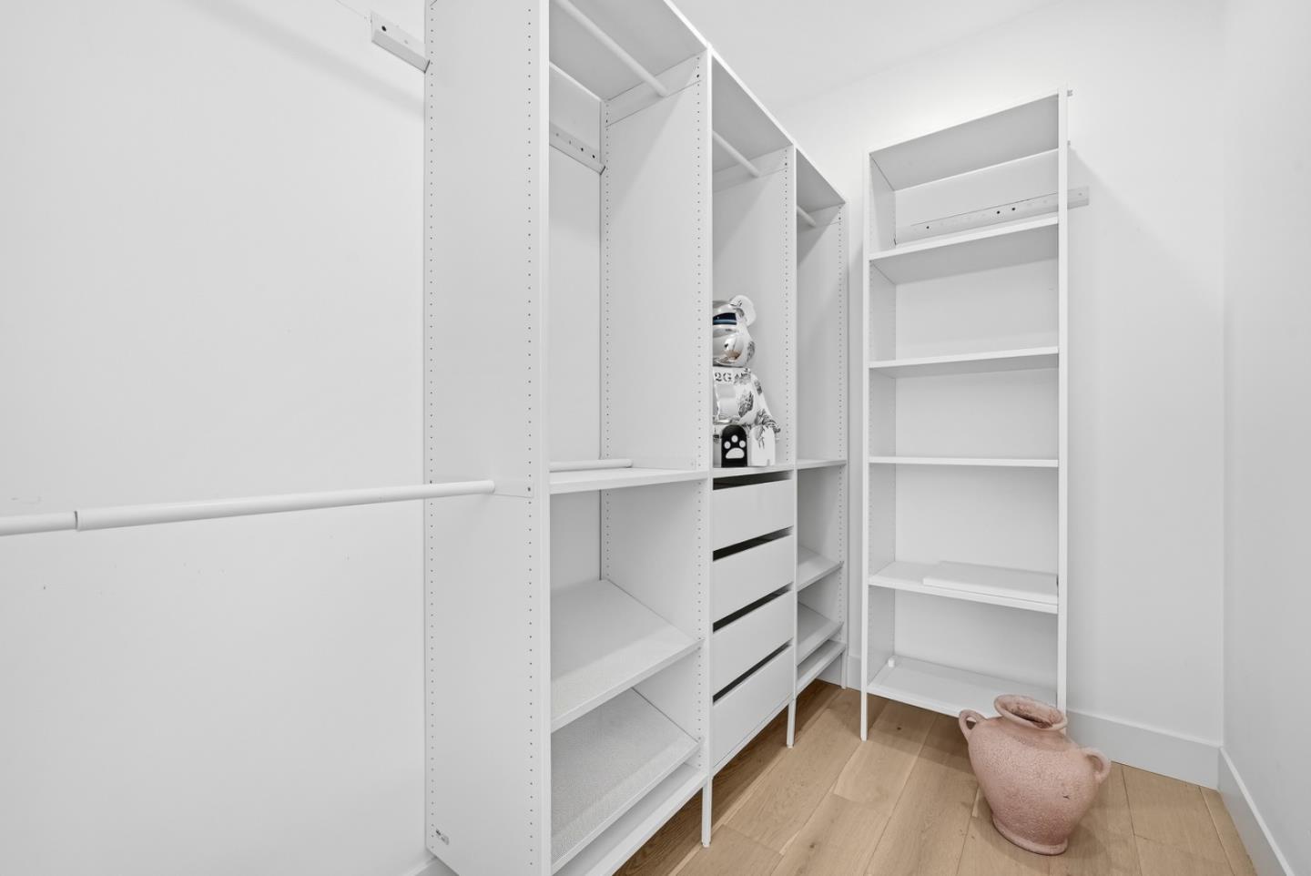 Detail Gallery Image 27 of 79 For 395 Martens Ave, Mountain View,  CA 94040 - 6 Beds | 6/1 Baths