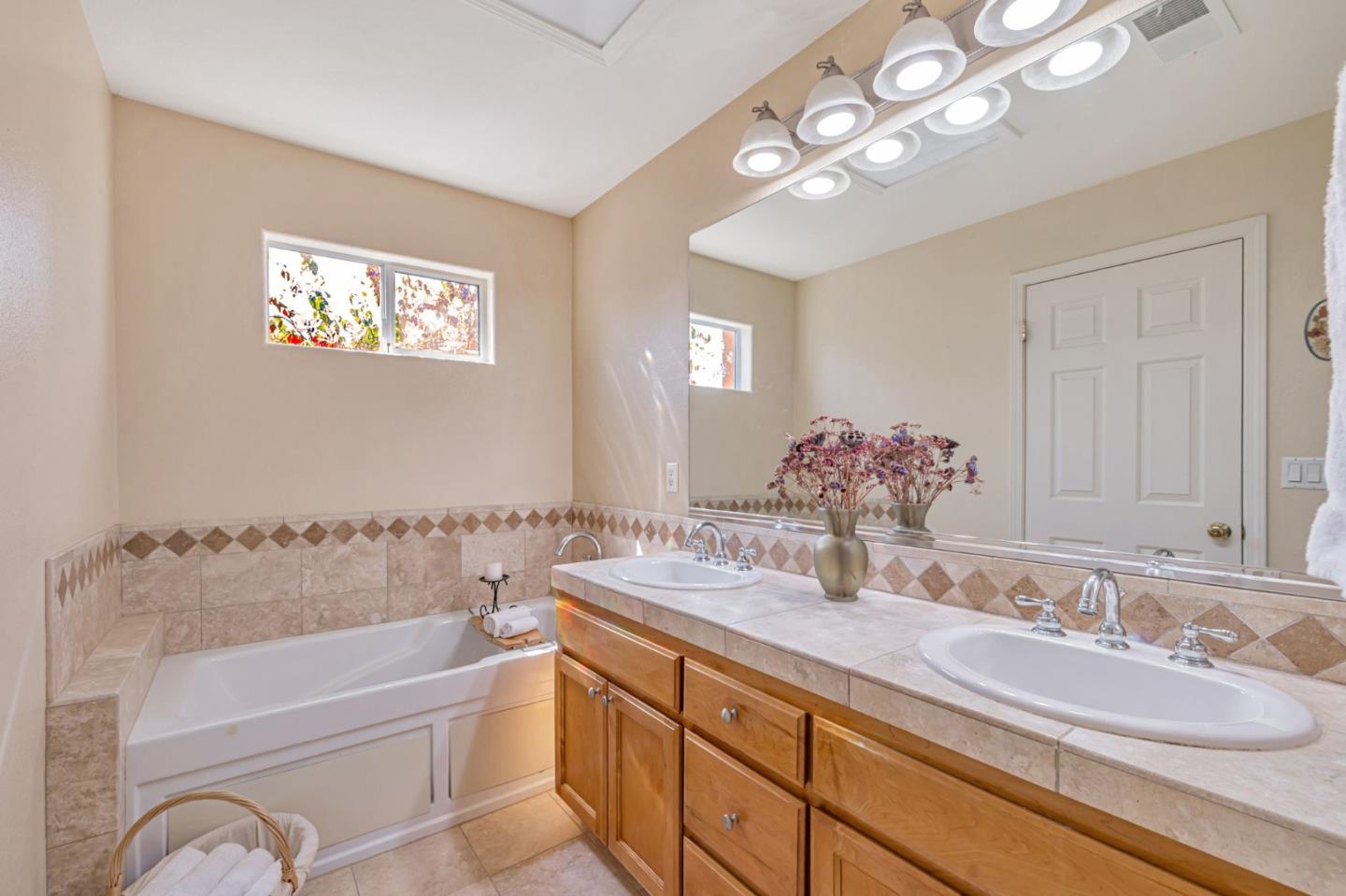 Detail Gallery Image 15 of 25 For 2158 Capitol Park Ct, San Jose,  CA 95132 - 4 Beds | 2/1 Baths