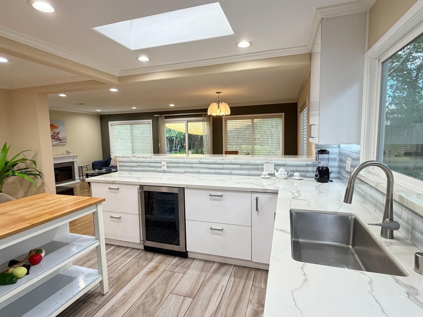 Detail Gallery Image 8 of 32 For 638 Rand St, San Mateo,  CA 94401 - 3 Beds | 2/1 Baths