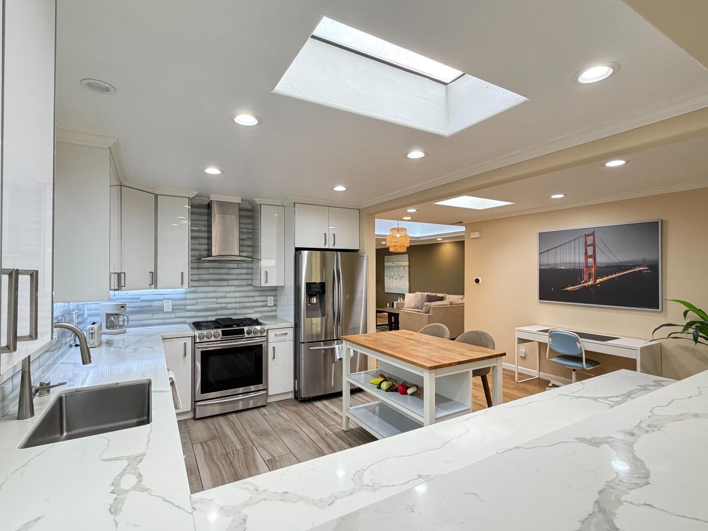 Detail Gallery Image 9 of 32 For 638 Rand St, San Mateo,  CA 94401 - 3 Beds | 2/1 Baths