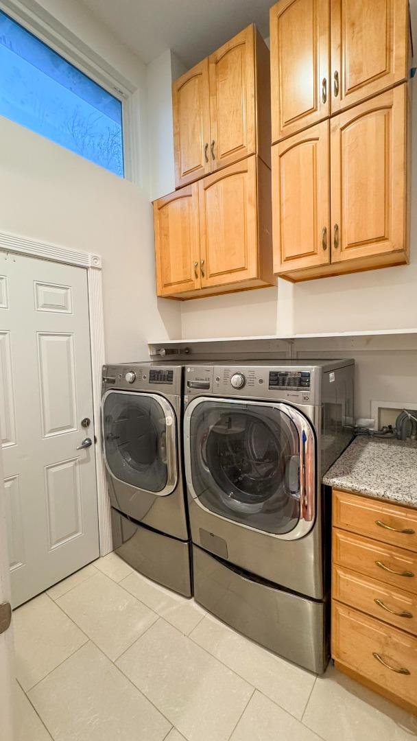 Detail Gallery Image 11 of 16 For 827 Richardson Ct, Palo Alto,  CA 94303 - 5 Beds | 3/1 Baths