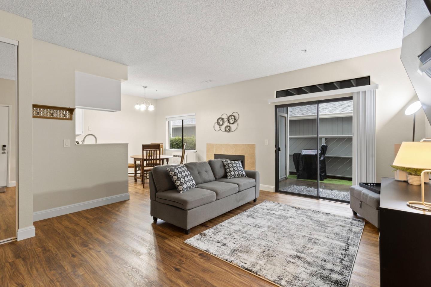 Detail Gallery Image 2 of 22 For 37470 Parish Cir 19c,  Fremont,  CA 94536 - 2 Beds | 2 Baths