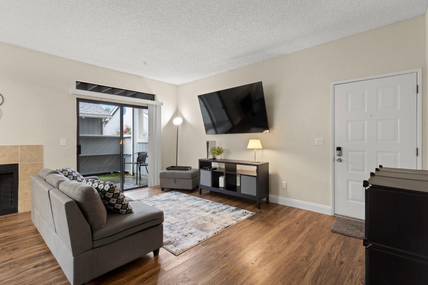 Detail Gallery Image 3 of 22 For 37470 Parish Cir 19c,  Fremont,  CA 94536 - 2 Beds | 2 Baths