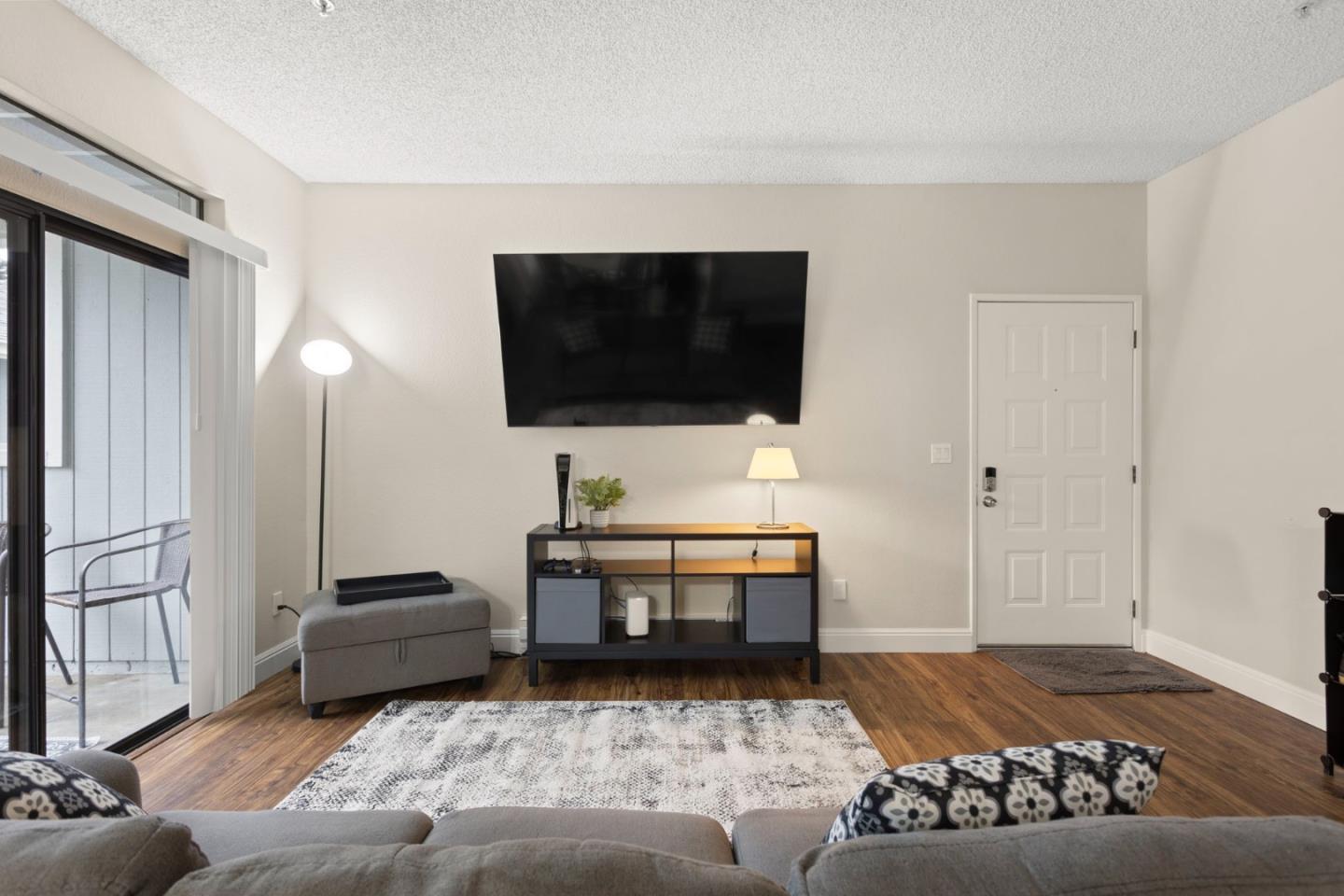 Detail Gallery Image 4 of 22 For 37470 Parish Cir 19c,  Fremont,  CA 94536 - 2 Beds | 2 Baths