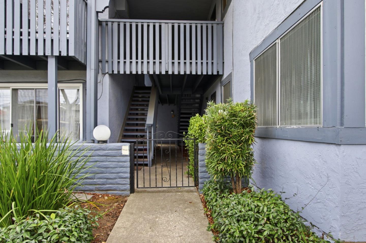 Detail Gallery Image 3 of 34 For 835 Bing Dr #21,  Santa Clara,  CA 95051 - 2 Beds | 2 Baths