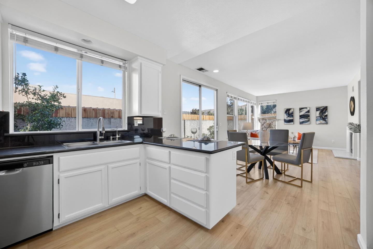 Detail Gallery Image 15 of 42 For 2955 Vineyard Park Dr, San Jose,  CA 95148 - 4 Beds | 2/1 Baths