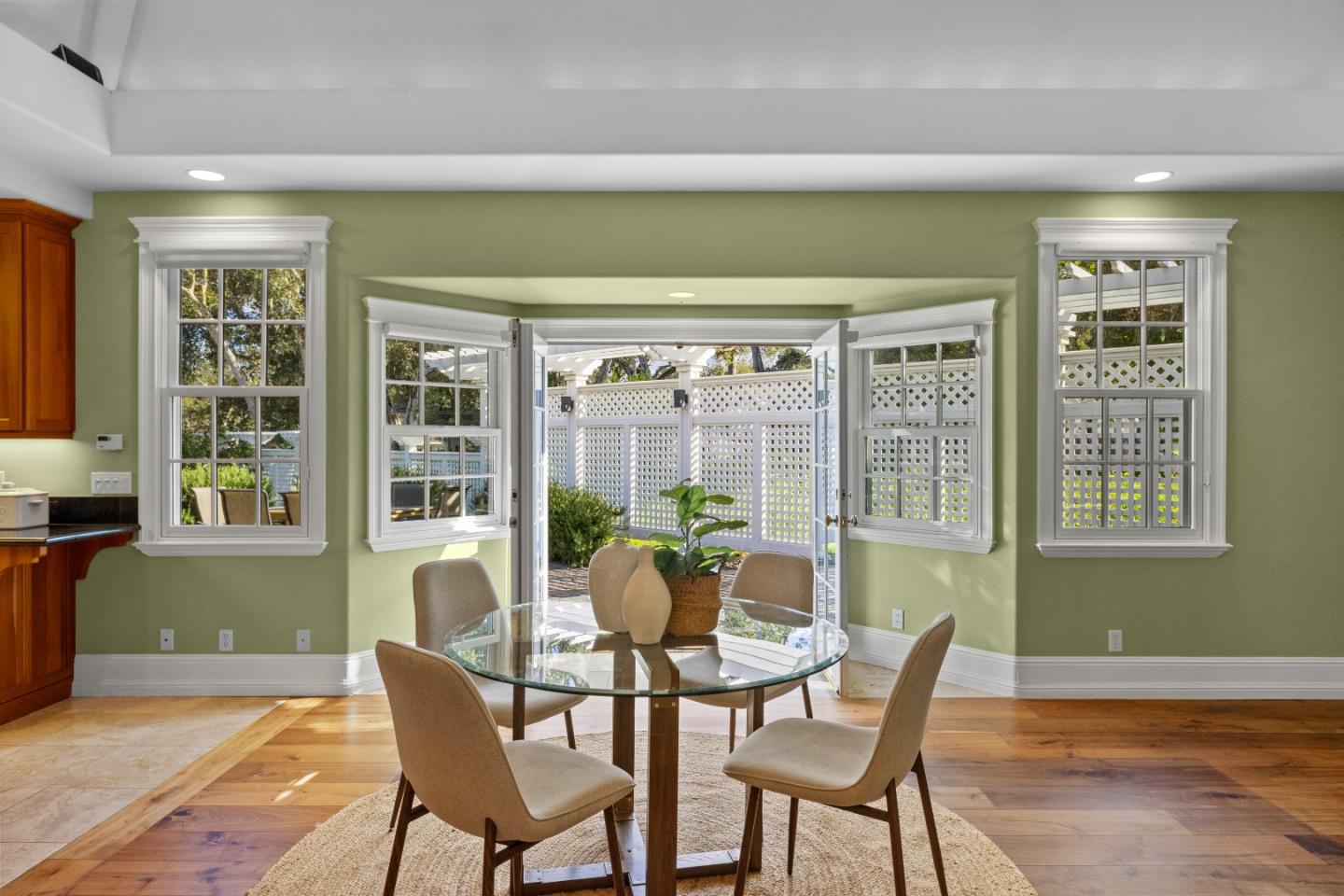 Detail Gallery Image 12 of 29 For 13 Sylvan Pl, Monterey,  CA 93940 - 3 Beds | 2 Baths