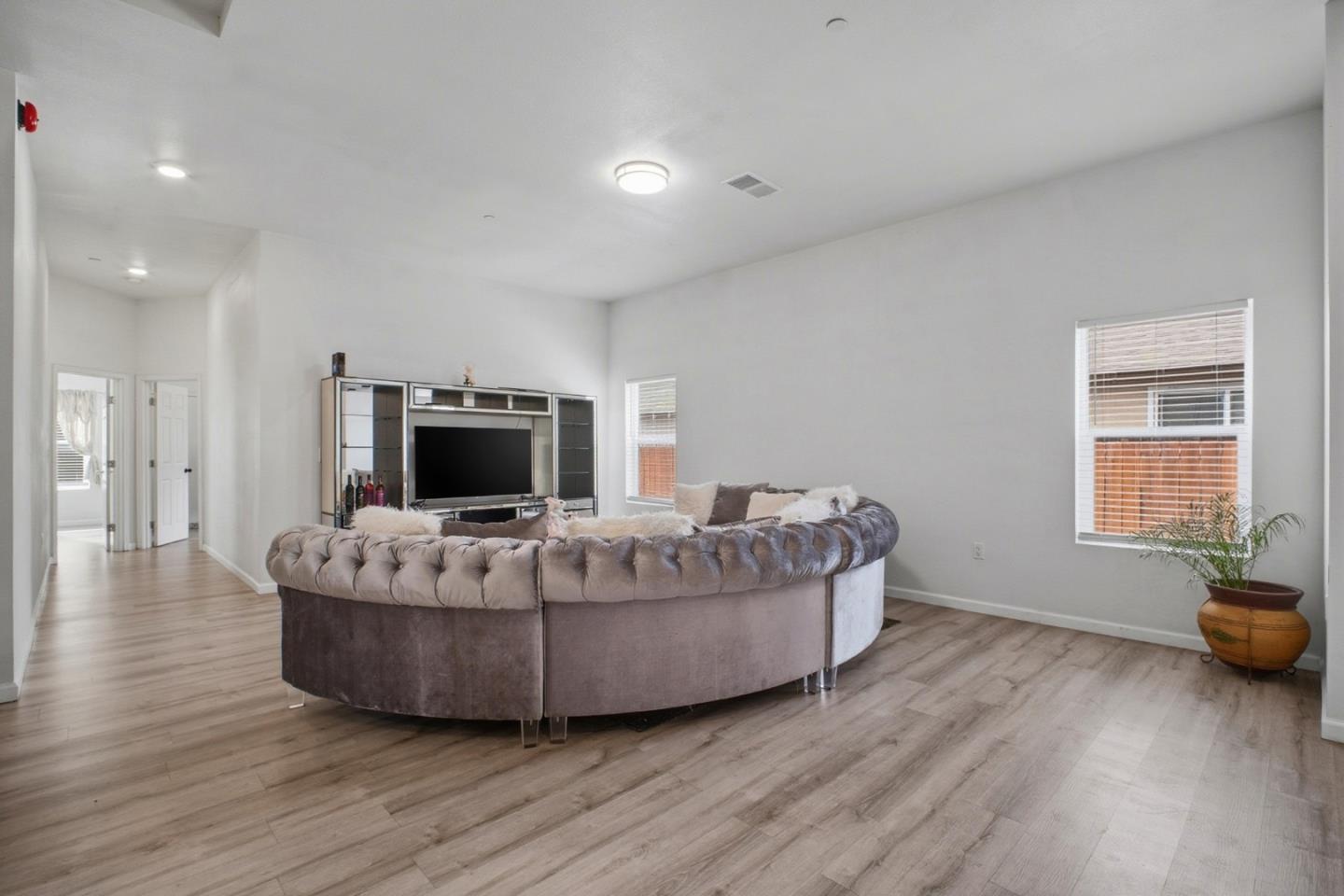 Detail Gallery Image 3 of 50 For 26937 Huntwood Ave, Hayward,  CA 94544 - 4 Beds | 4/1 Baths