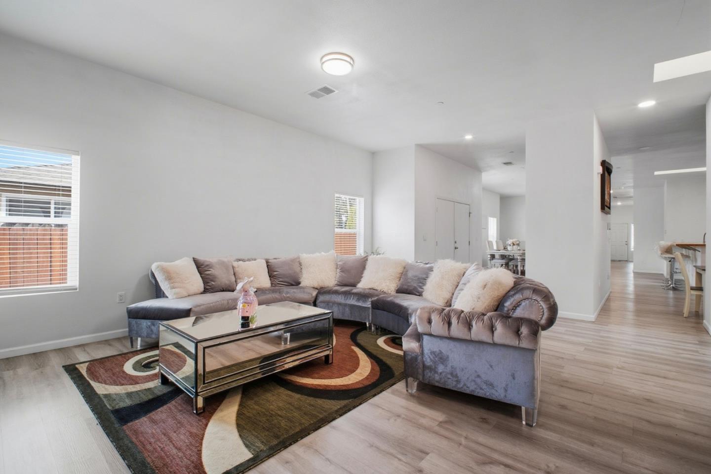 Detail Gallery Image 4 of 50 For 26937 Huntwood Ave, Hayward,  CA 94544 - 4 Beds | 4/1 Baths