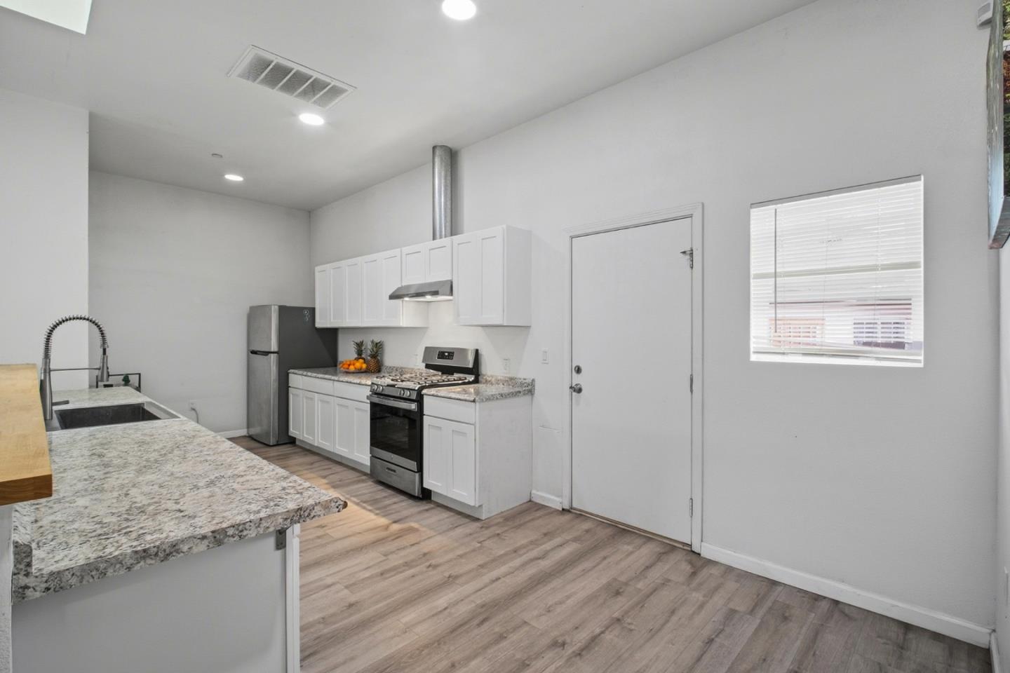 Detail Gallery Image 6 of 50 For 26937 Huntwood Ave, Hayward,  CA 94544 - 4 Beds | 4/1 Baths