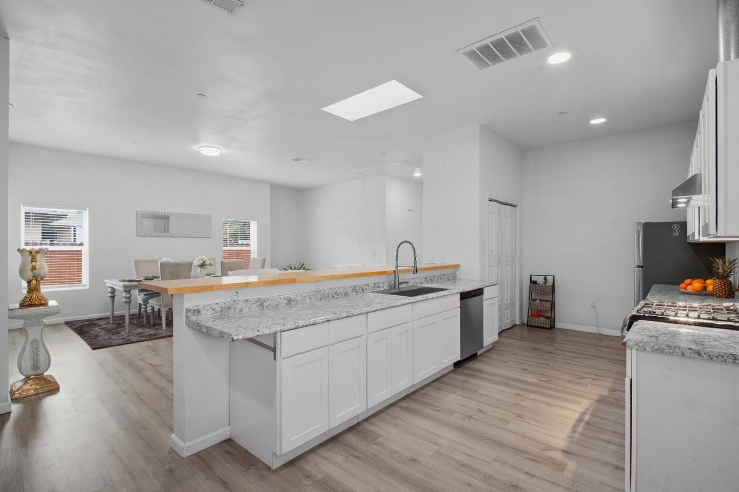 Detail Gallery Image 7 of 50 For 26937 Huntwood Ave, Hayward,  CA 94544 - 4 Beds | 4/1 Baths