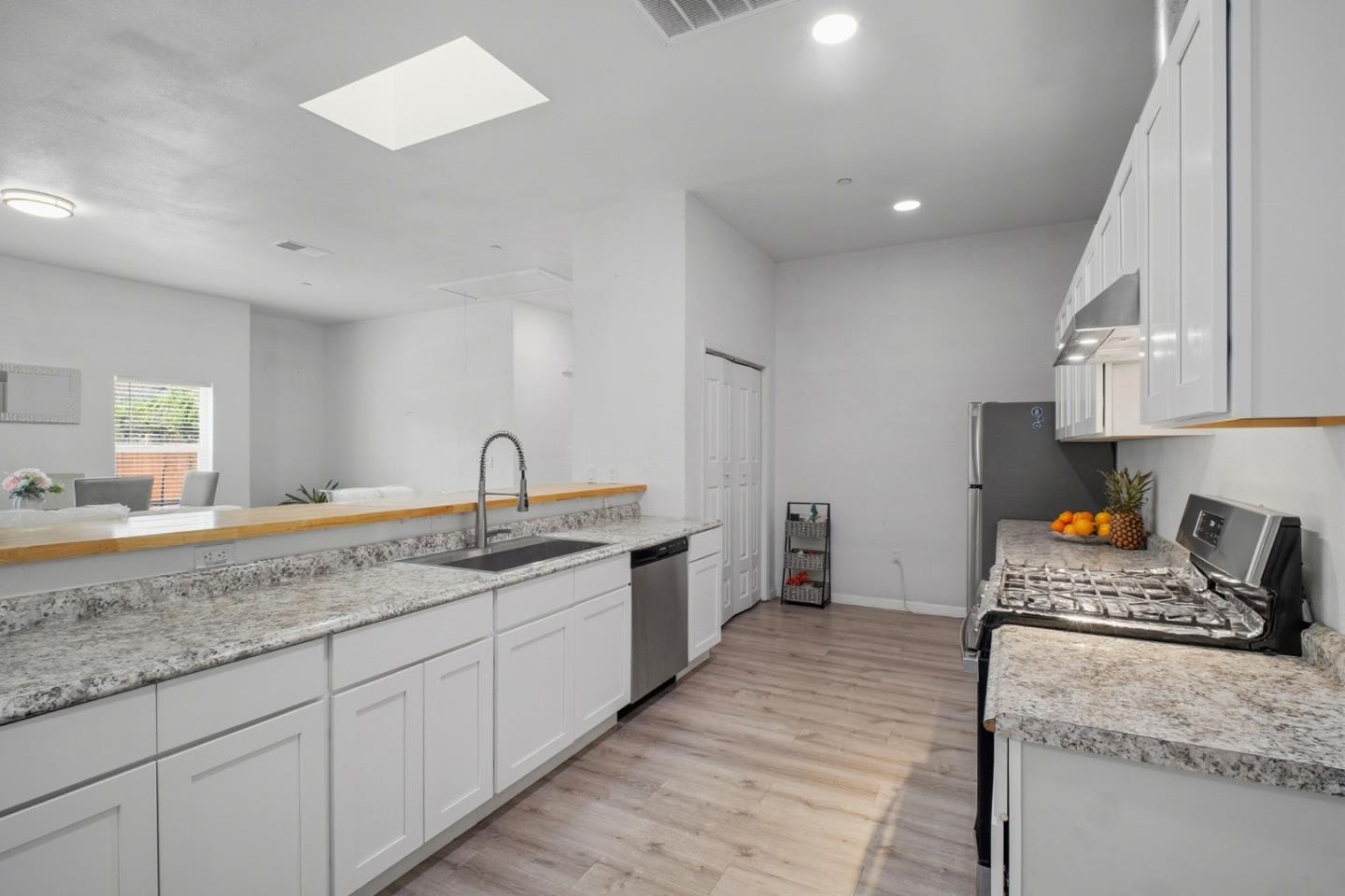 Detail Gallery Image 8 of 50 For 26937 Huntwood Ave, Hayward,  CA 94544 - 4 Beds | 4/1 Baths