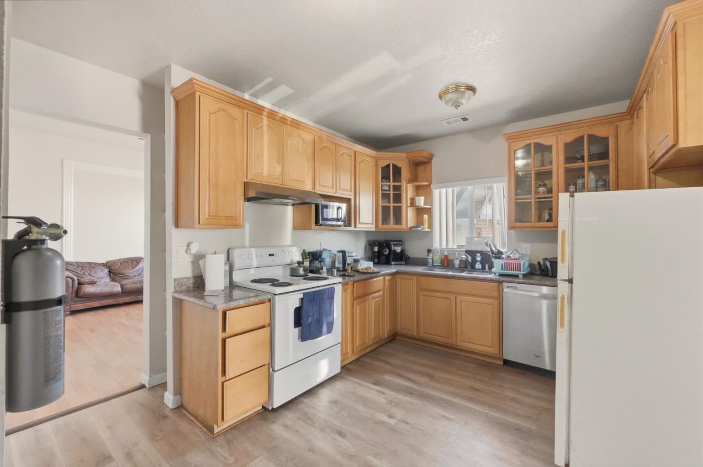 Detail Gallery Image 8 of 19 For 1090 S 7th St, San Jose,  CA 95112 - 10 Beds | 4 Baths