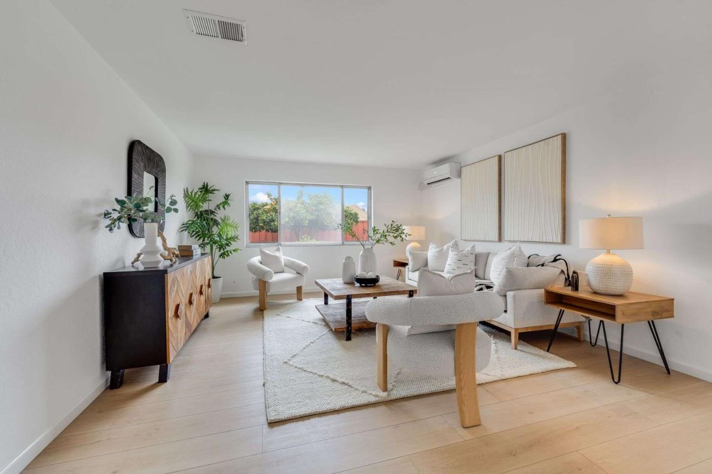 Front Image Thumbnail for ML82035384