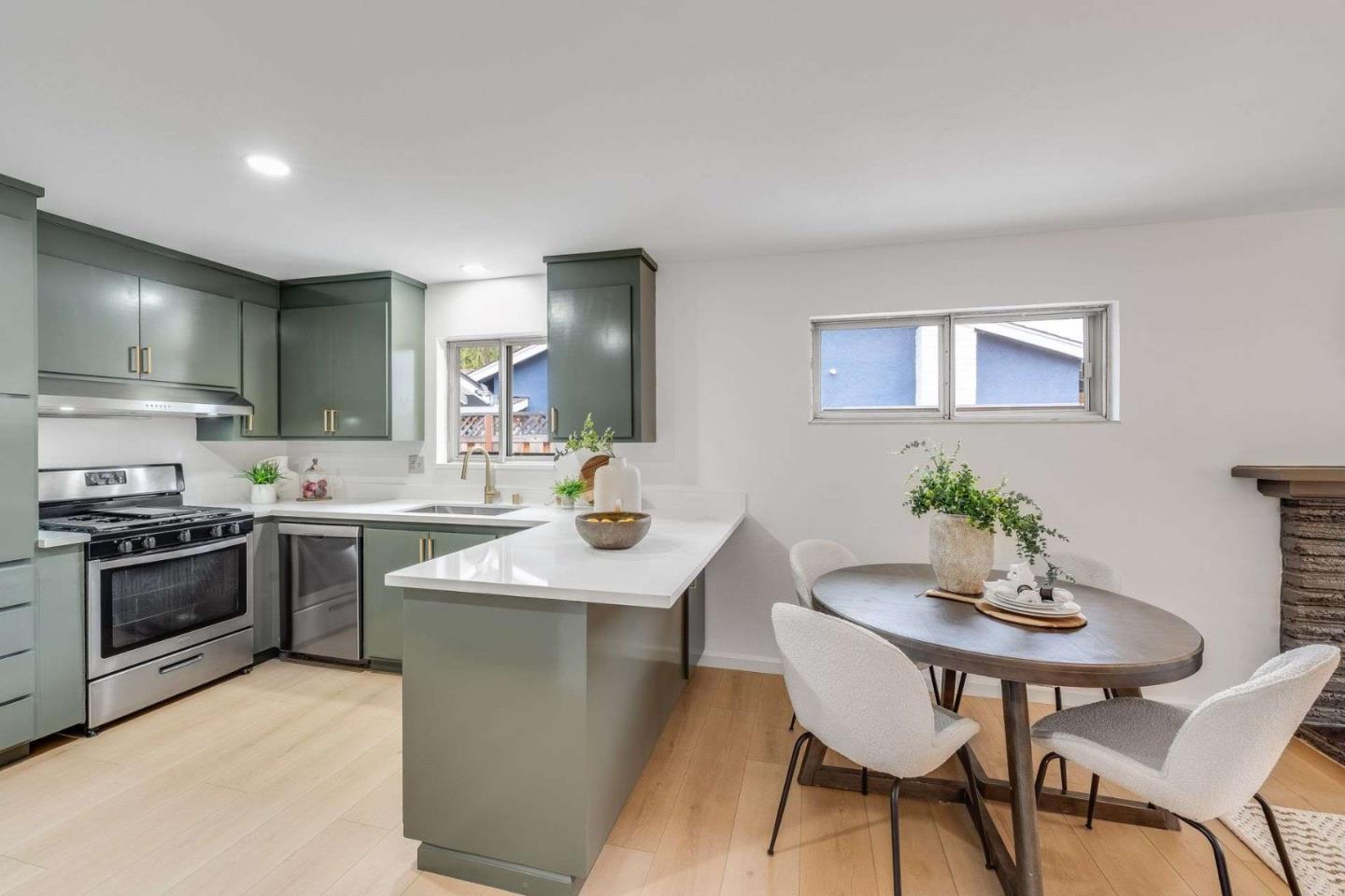 Detail Gallery Image 6 of 35 For 40327 Blacow Rd, Fremont,  CA 94538 - 3 Beds | 2 Baths