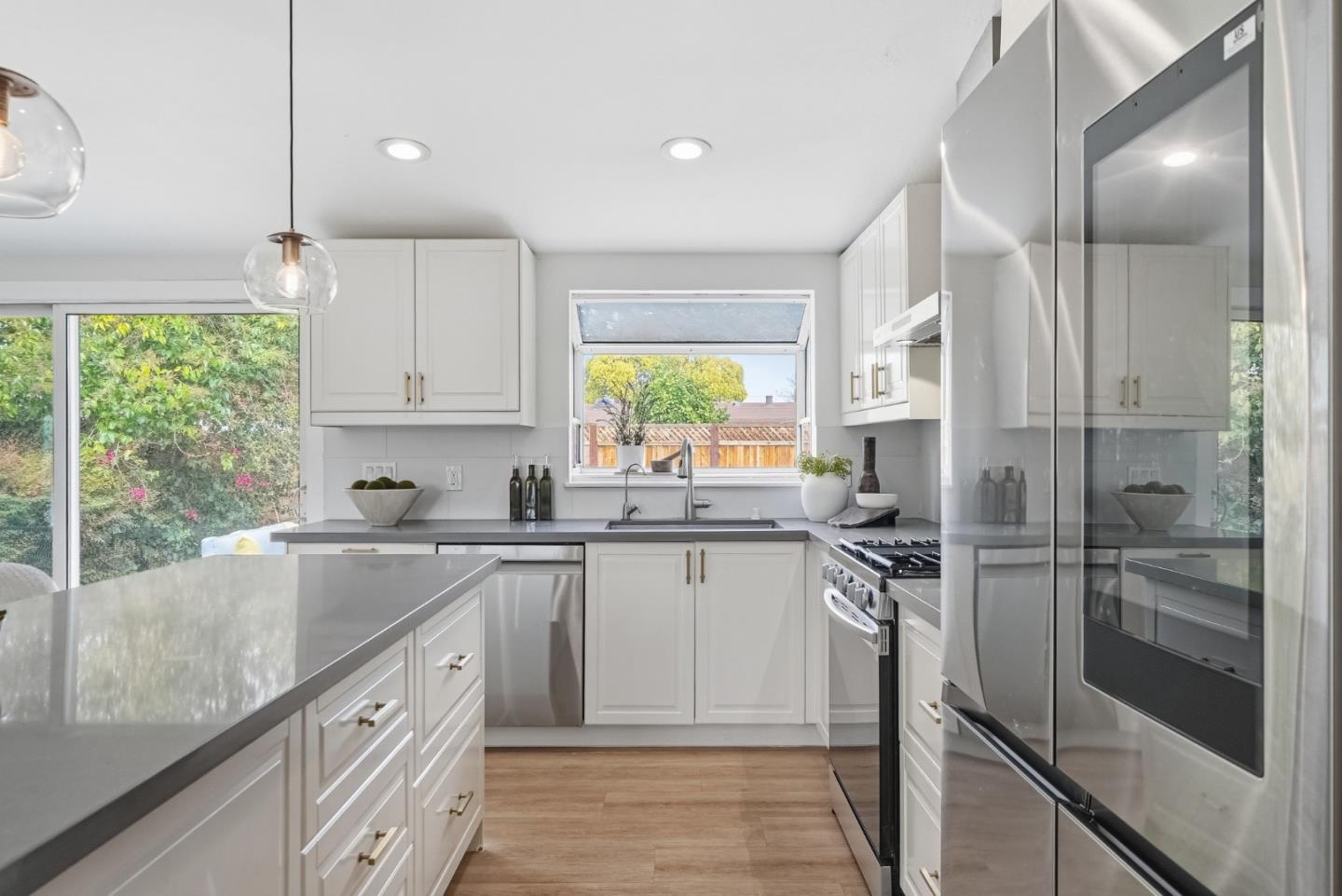 Detail Gallery Image 12 of 48 For 321 Beechnut Ave, Sunnyvale,  CA 94085 - 3 Beds | 2 Baths