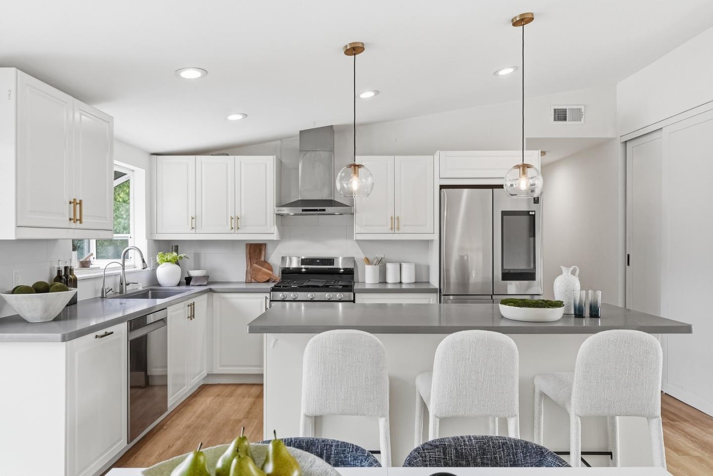 Detail Gallery Image 9 of 48 For 321 Beechnut Ave, Sunnyvale,  CA 94085 - 3 Beds | 2 Baths