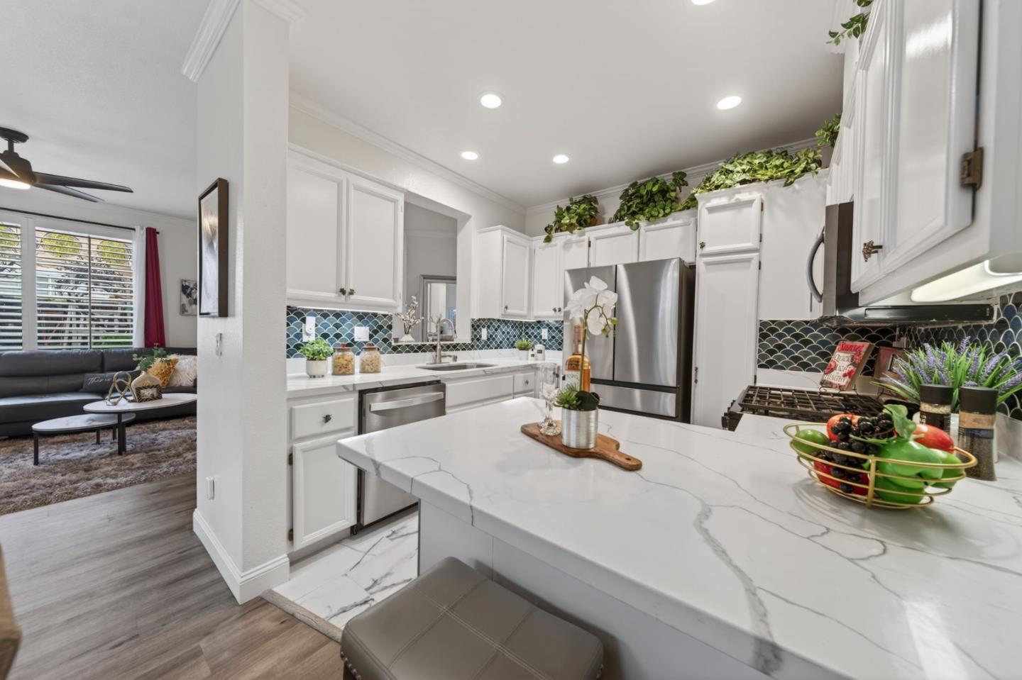 Detail Gallery Image 8 of 21 For 334 Ballymore Cir, San Jose,  CA 95136 - 4 Beds | 3 Baths