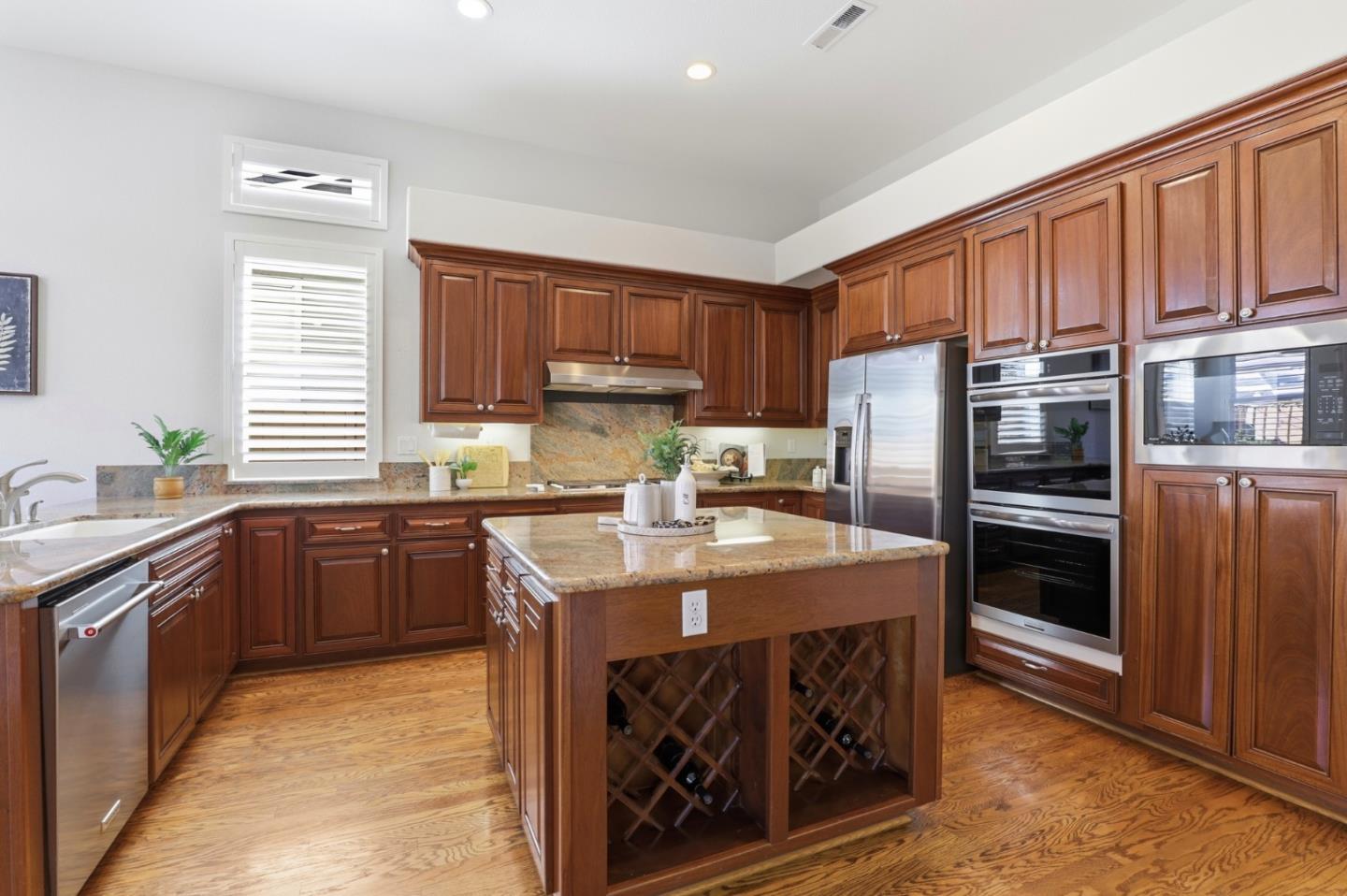 Detail Gallery Image 15 of 50 For 19076 Savannah Ct, Morgan Hill,  CA 95037 - 4 Beds | 3/1 Baths