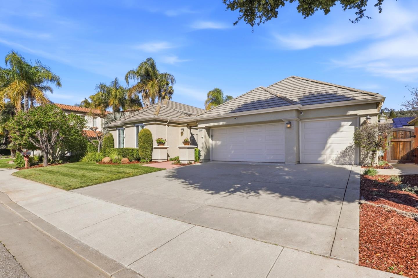 Detail Gallery Image 4 of 50 For 19076 Savannah Ct, Morgan Hill,  CA 95037 - 4 Beds | 3/1 Baths