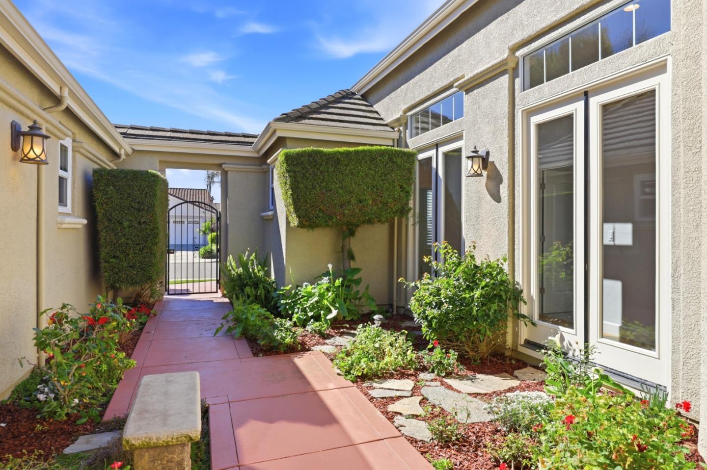 Detail Gallery Image 6 of 50 For 19076 Savannah Ct, Morgan Hill,  CA 95037 - 4 Beds | 3/1 Baths