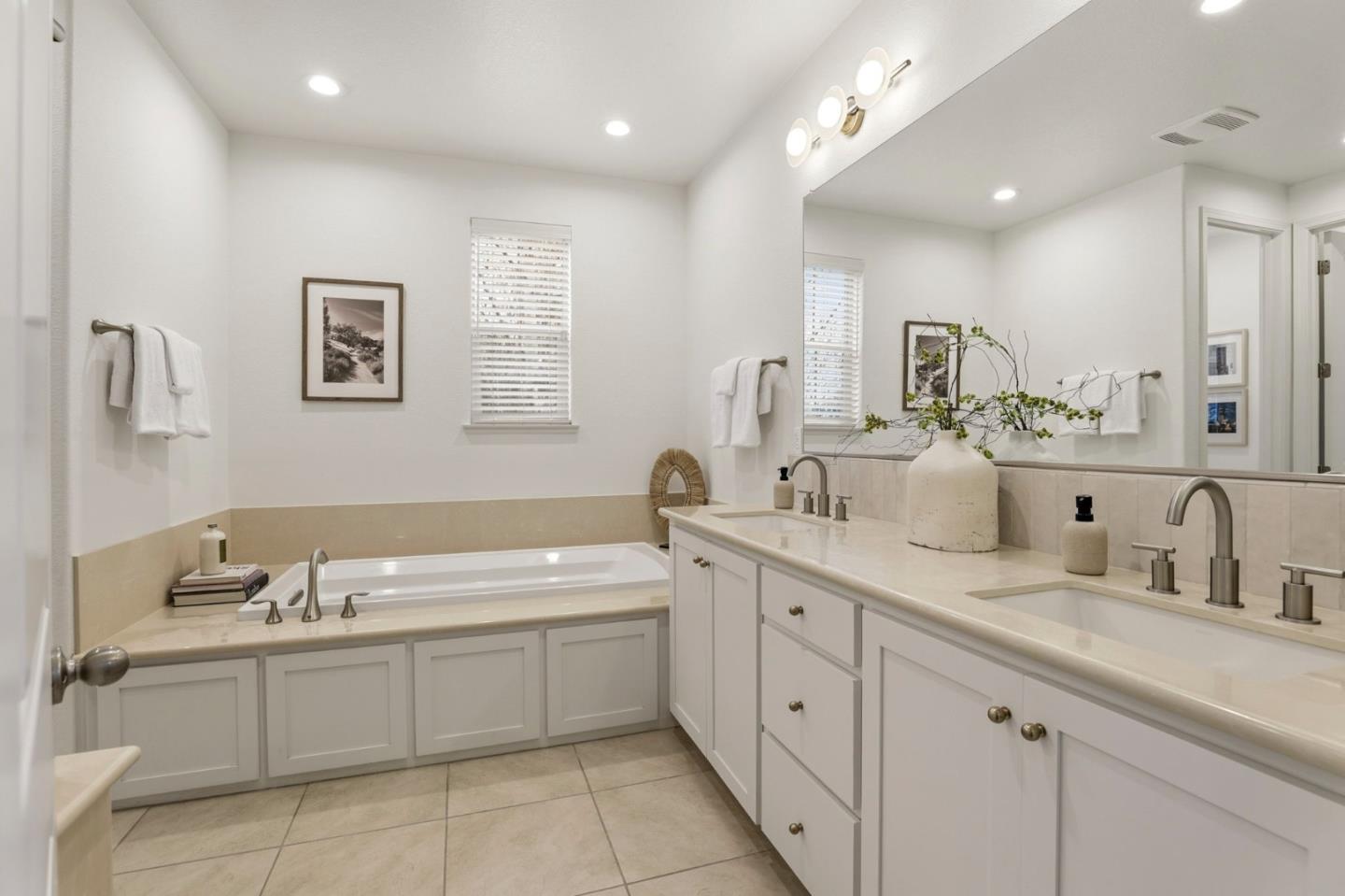 Detail Gallery Image 17 of 33 For 3042 via Siena Pl, Santa Clara,  CA 95051 - 3 Beds | 2/1 Baths