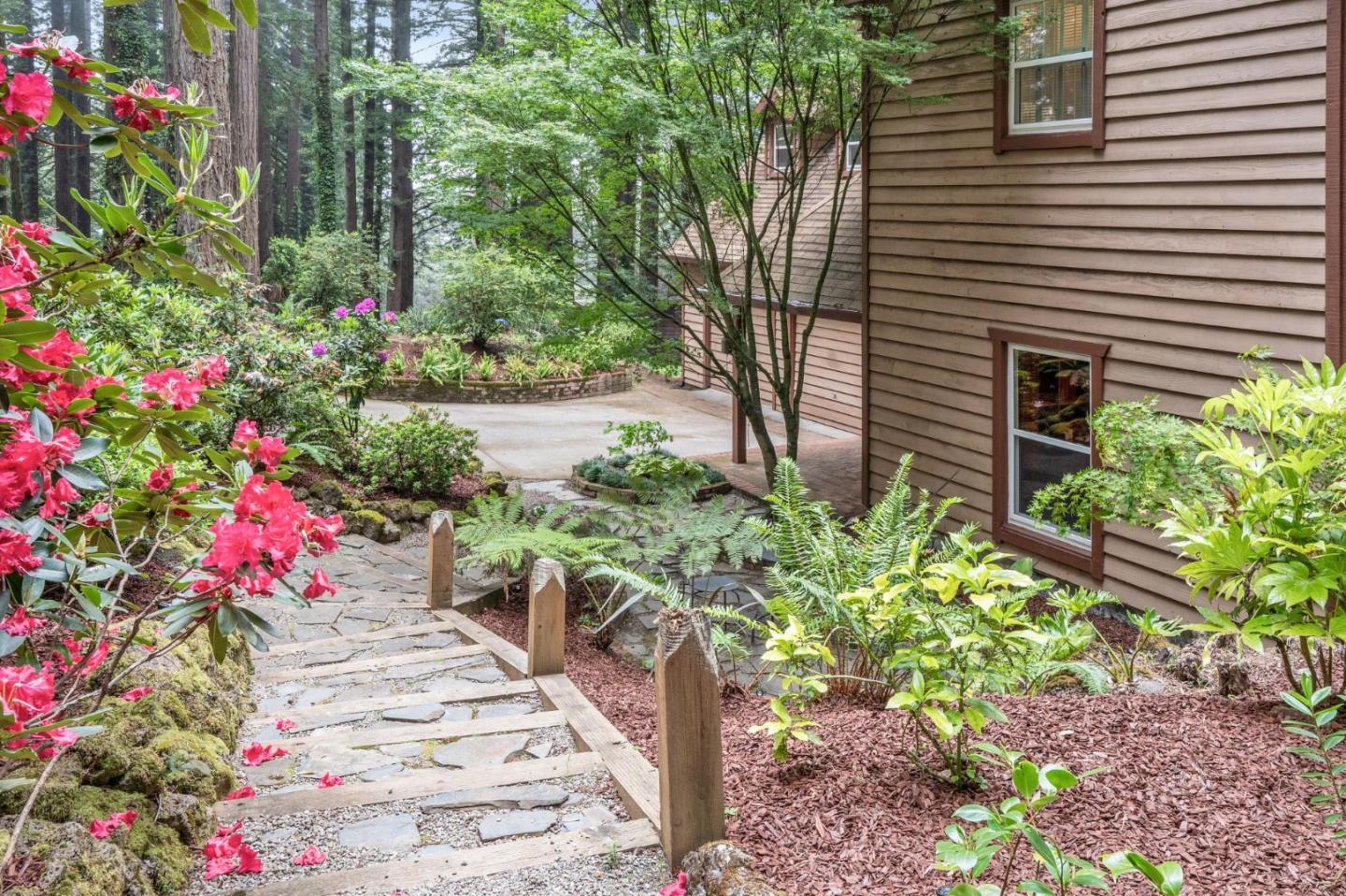 Detail Gallery Image 5 of 78 For 13872 Silver Sky Way, Woodside,  CA 94062 - 3 Beds | 2/1 Baths