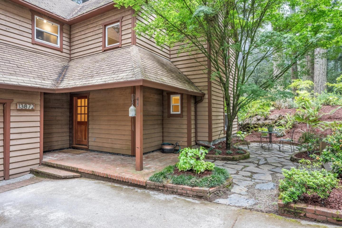 Detail Gallery Image 7 of 78 For 13872 Silver Sky Way, Woodside,  CA 94062 - 3 Beds | 2/1 Baths