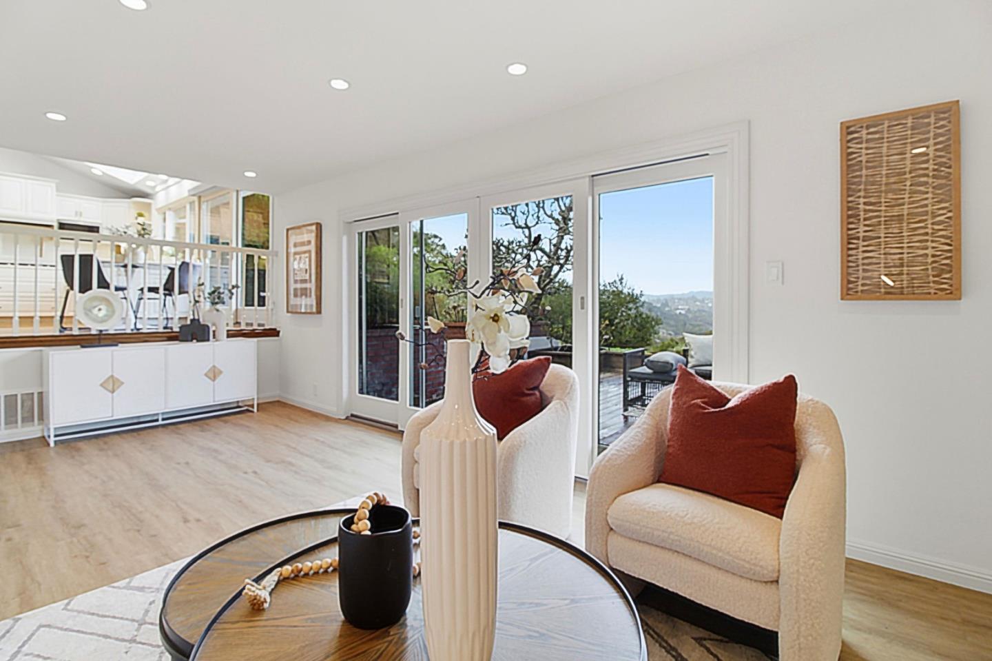 Detail Gallery Image 13 of 53 For 1912 Los Altos Dr, San Mateo,  CA 94402 - 4 Beds | 3 Baths