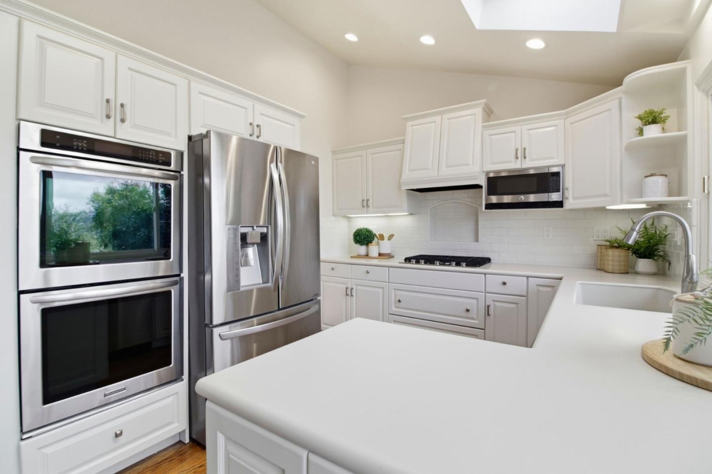 Detail Gallery Image 17 of 53 For 1912 Los Altos Dr, San Mateo,  CA 94402 - 4 Beds | 3 Baths